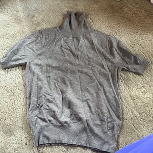 Lulu’s gray ribbed knit short sleeve turtleneck